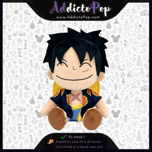 Peluche One Piece - Luffy Rosa Dress (Sitting) 22cm