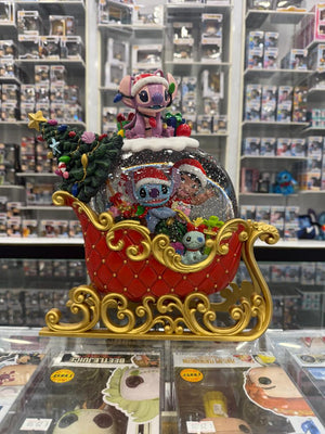 Disney – Traîneau de Noël Stitch & Angel avec Boule à Neige et Paillettes | (Exclusive Costco)